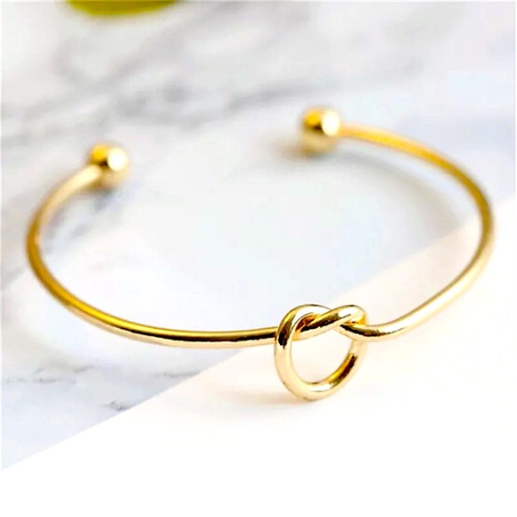 ⚜️[𝟯/$𝟭𝟴]⚜️Gold Knot Simple Delicate Cuff NEW - Picture 9 of 9